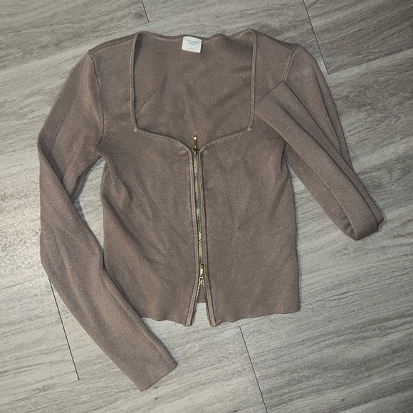 Abercrombie and Fitch zip up sweater - Picture 2 of 3